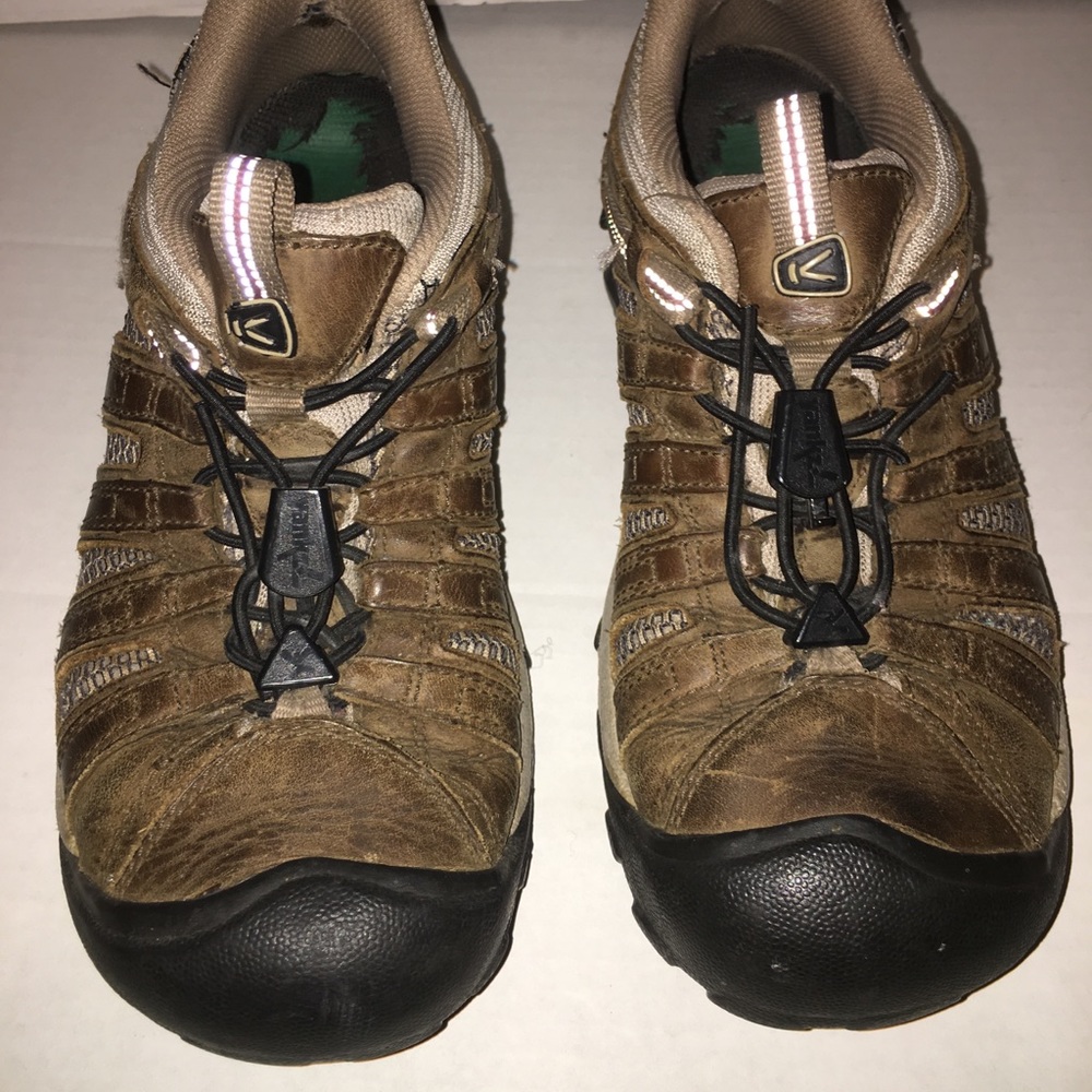 Keen women’s hiking shoe size 7.5